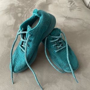 Women’s Allbirds woolrunners size 9